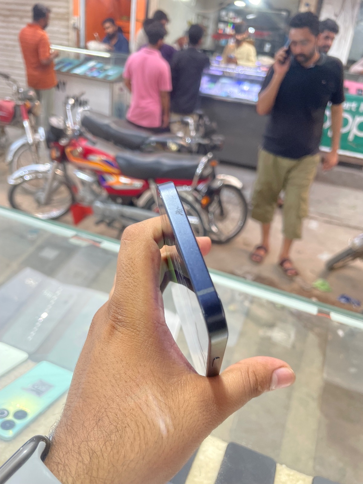 iPhone 12 · 64GB - photo 2