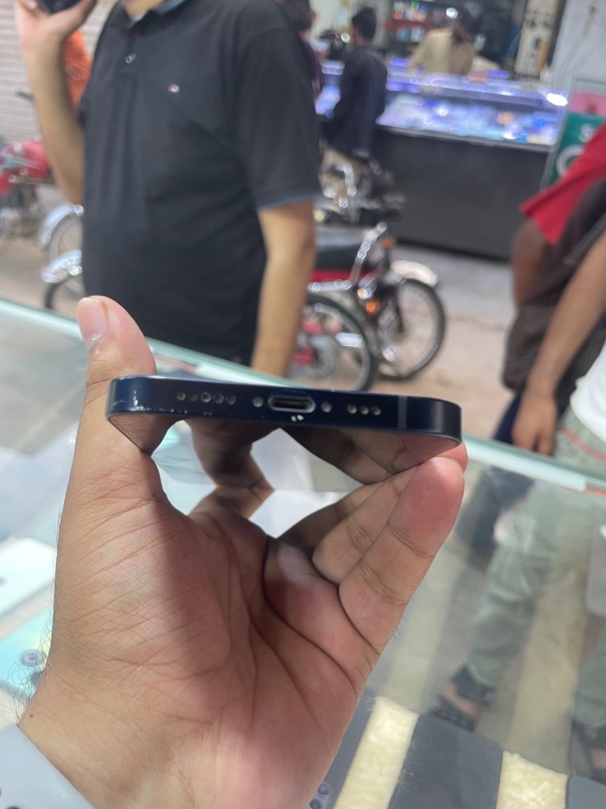 iPhone 12 · 64GB - photo 3
