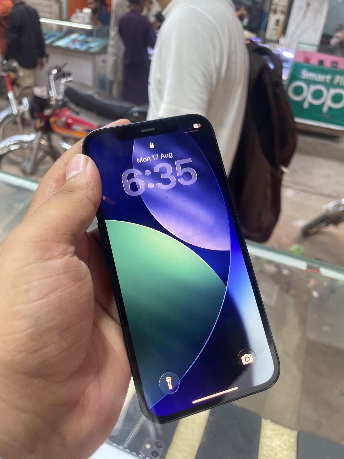 iPhone 12 · 64GB - photo 4