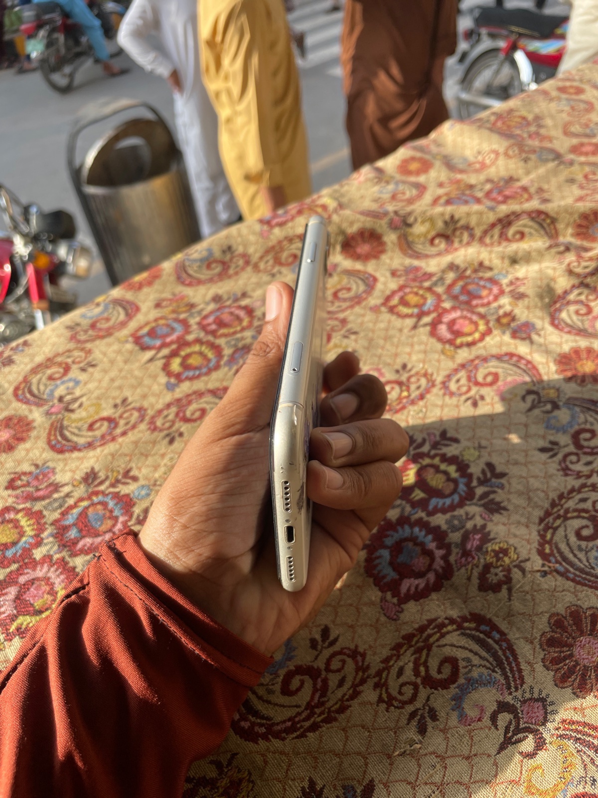iPhone 11 · 64GB - photo 3