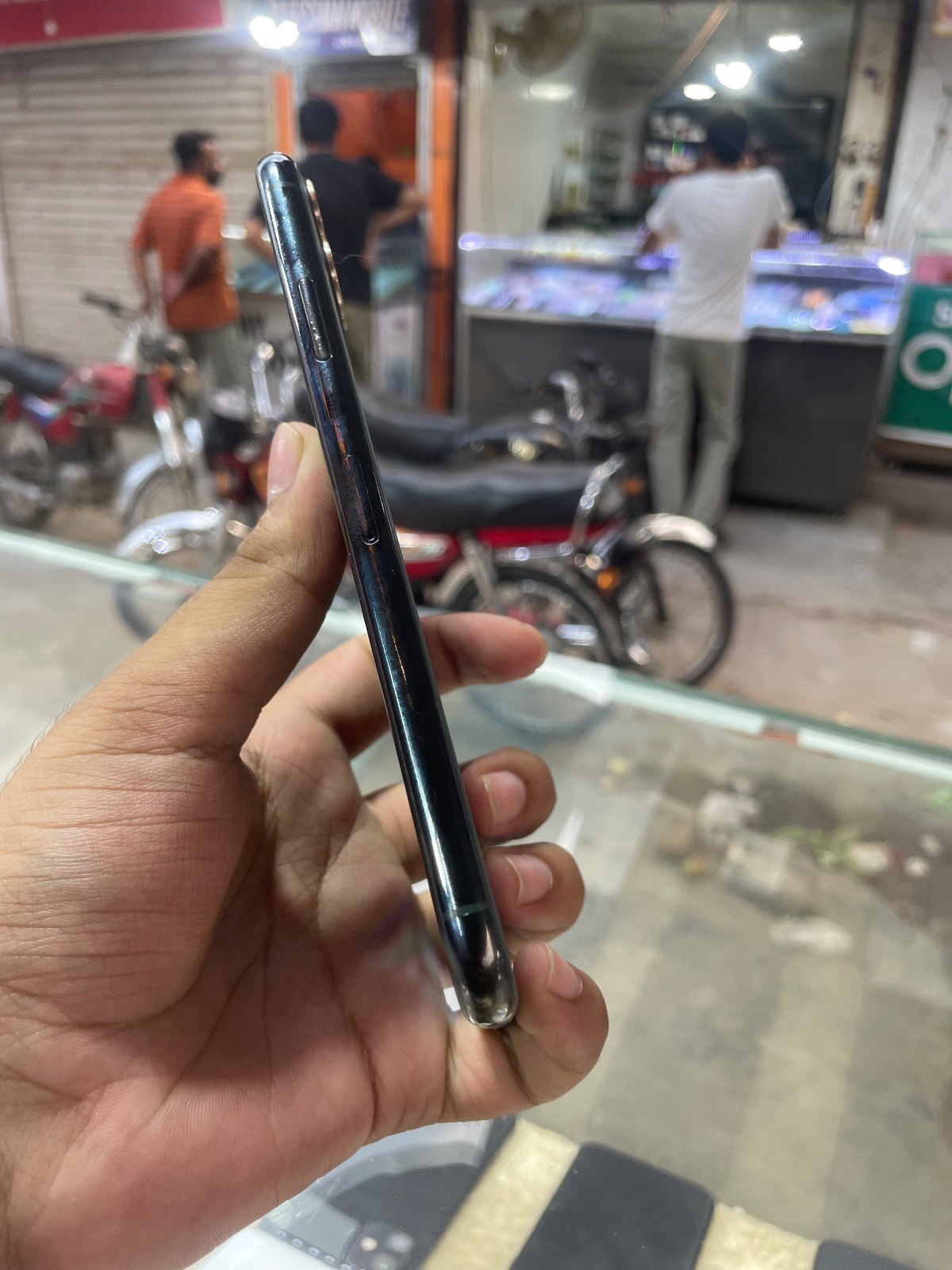 iPhone 11 Pro Max · 256GB - photo 2