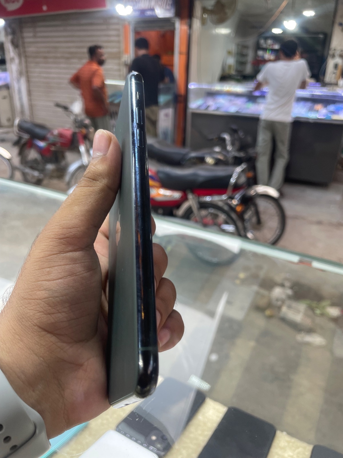 iPhone 11 Pro Max · 256GB - photo 4