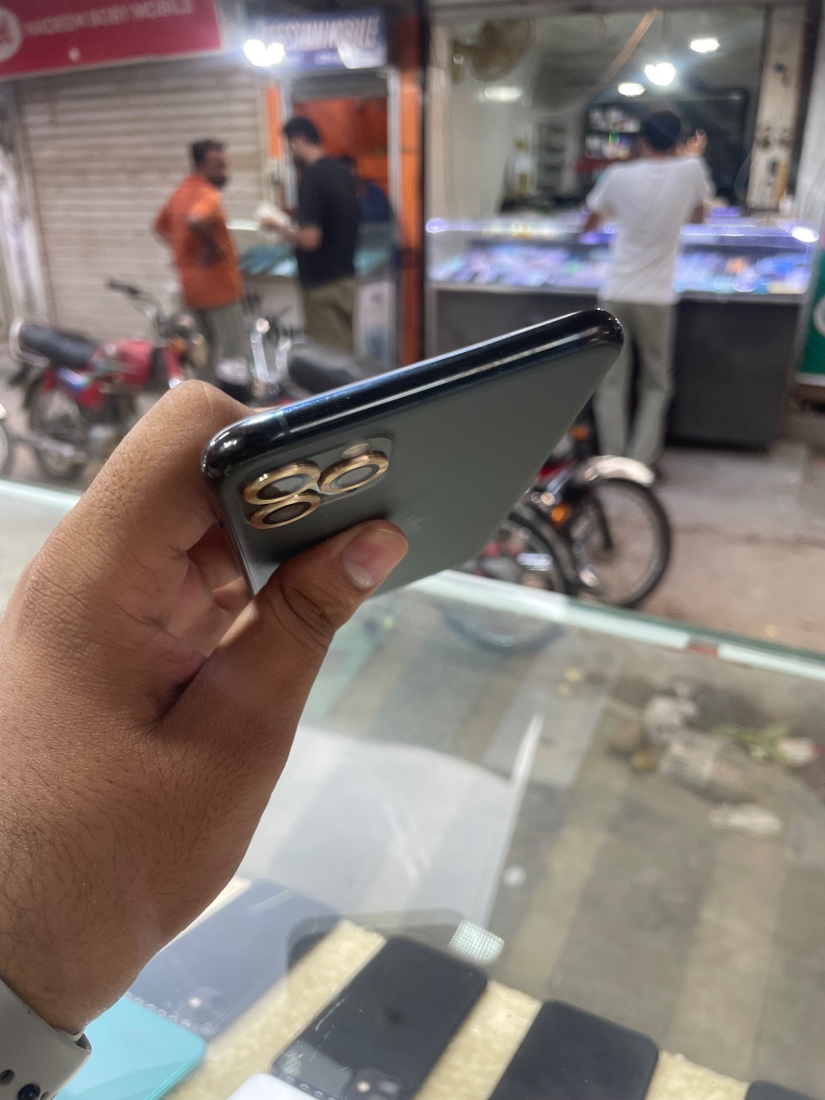 iPhone 11 Pro Max · 256GB - photo 5