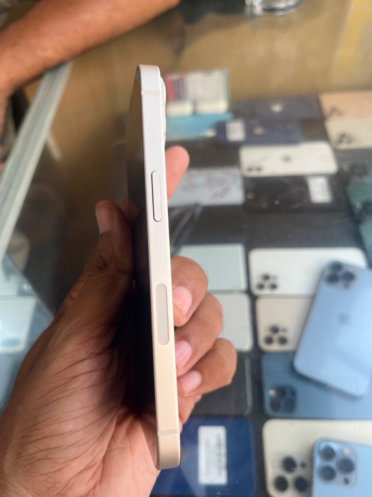 iPhone 13 · 128GB - photo 4