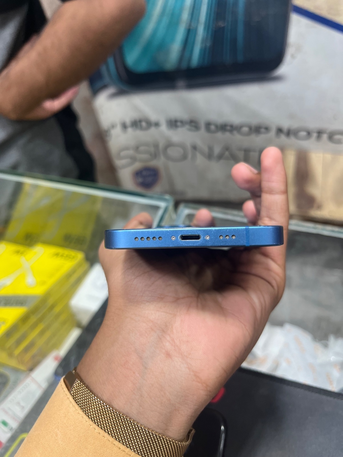 iPhone 13 · 128GB - photo 4