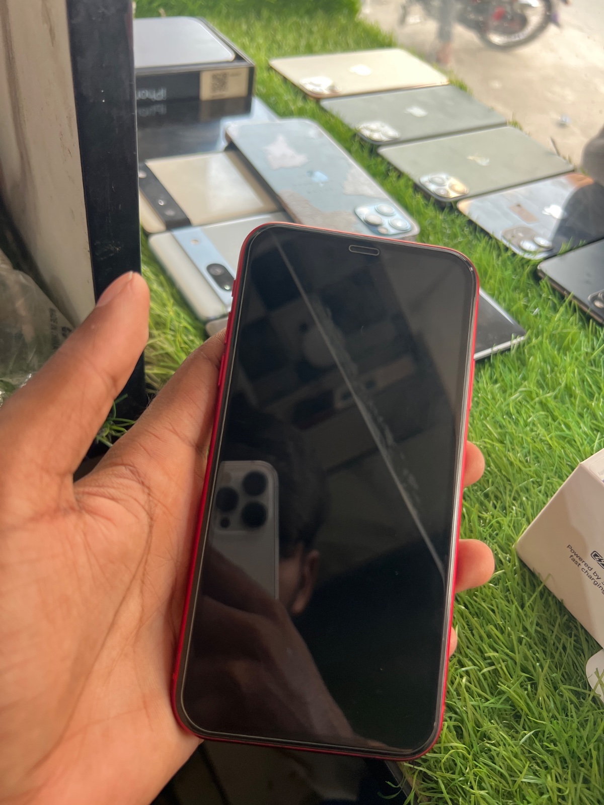 iPhone 11 · 64GB - photo 2