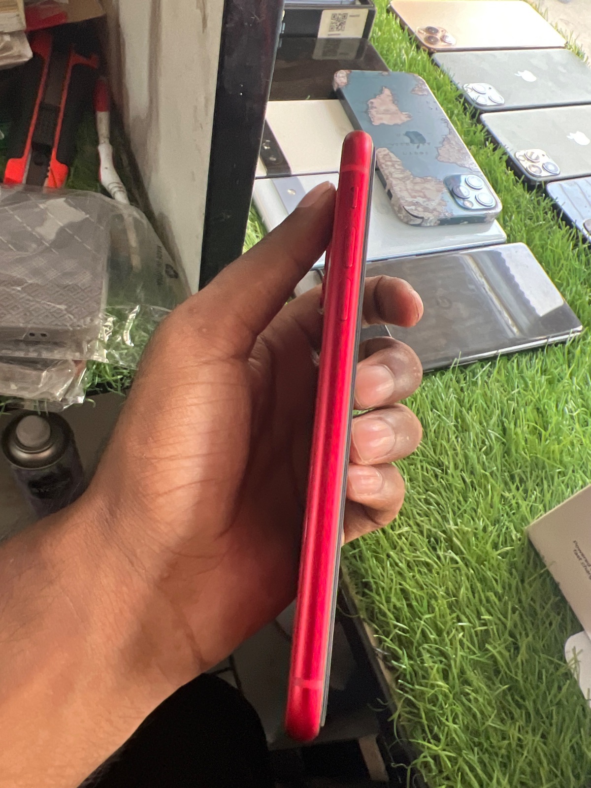 iPhone 11 · 64GB - photo 3