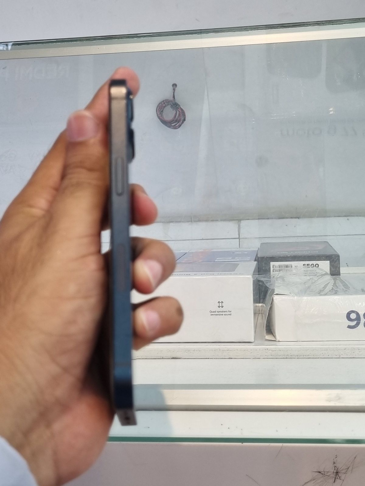 iPhone 13 · 128GB - photo 3