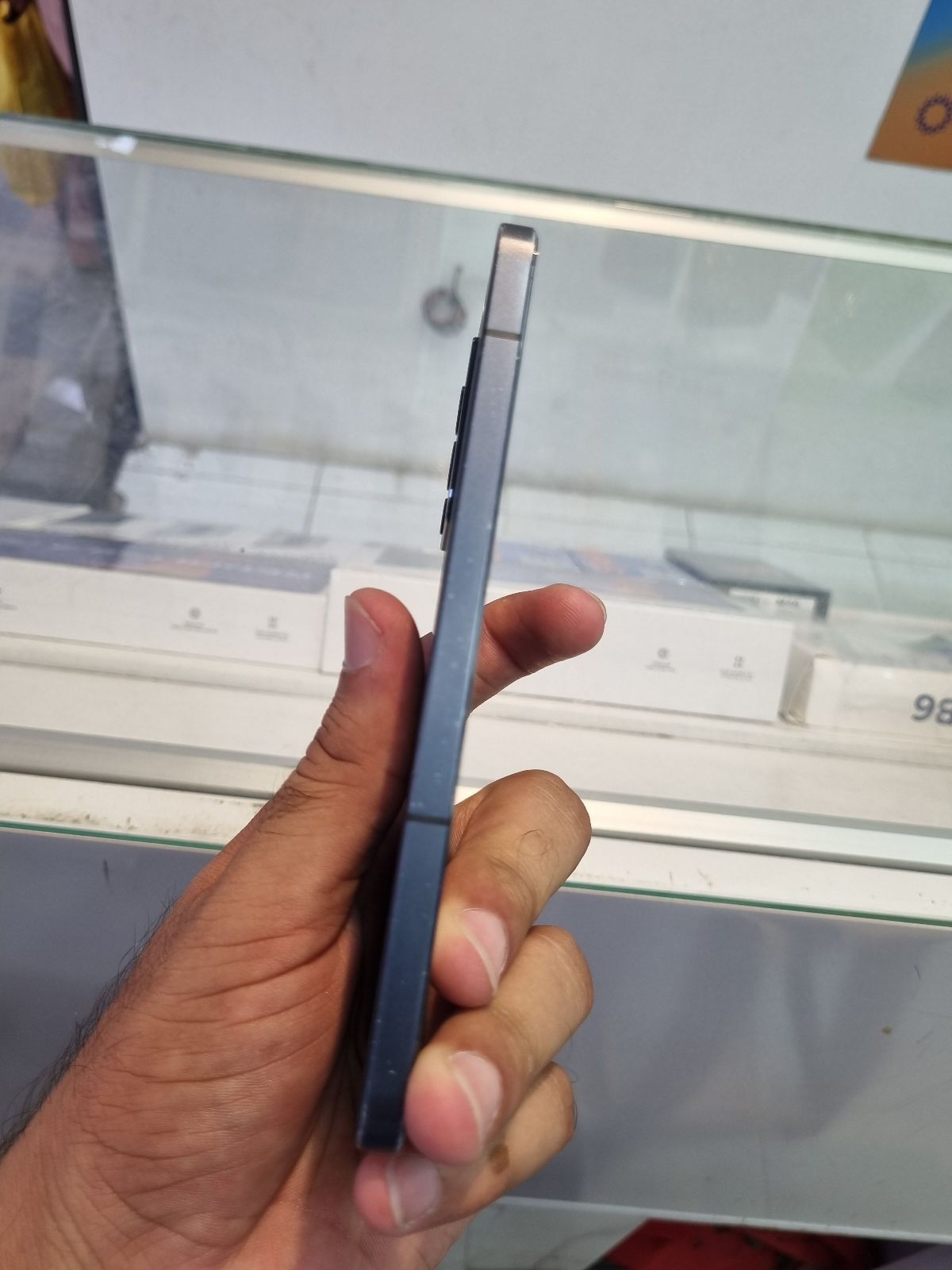 Vivo V30 · 8GB / 256GB - photo 2