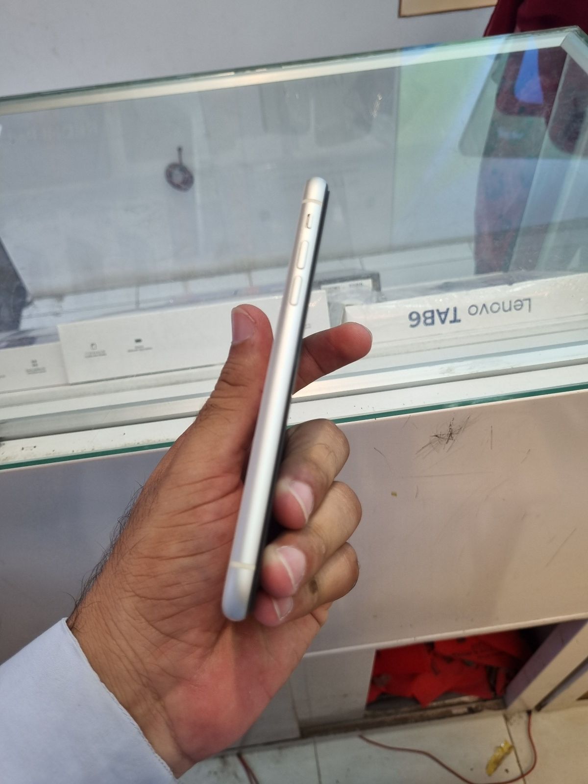 iPhone 11 · 128GB - photo 2