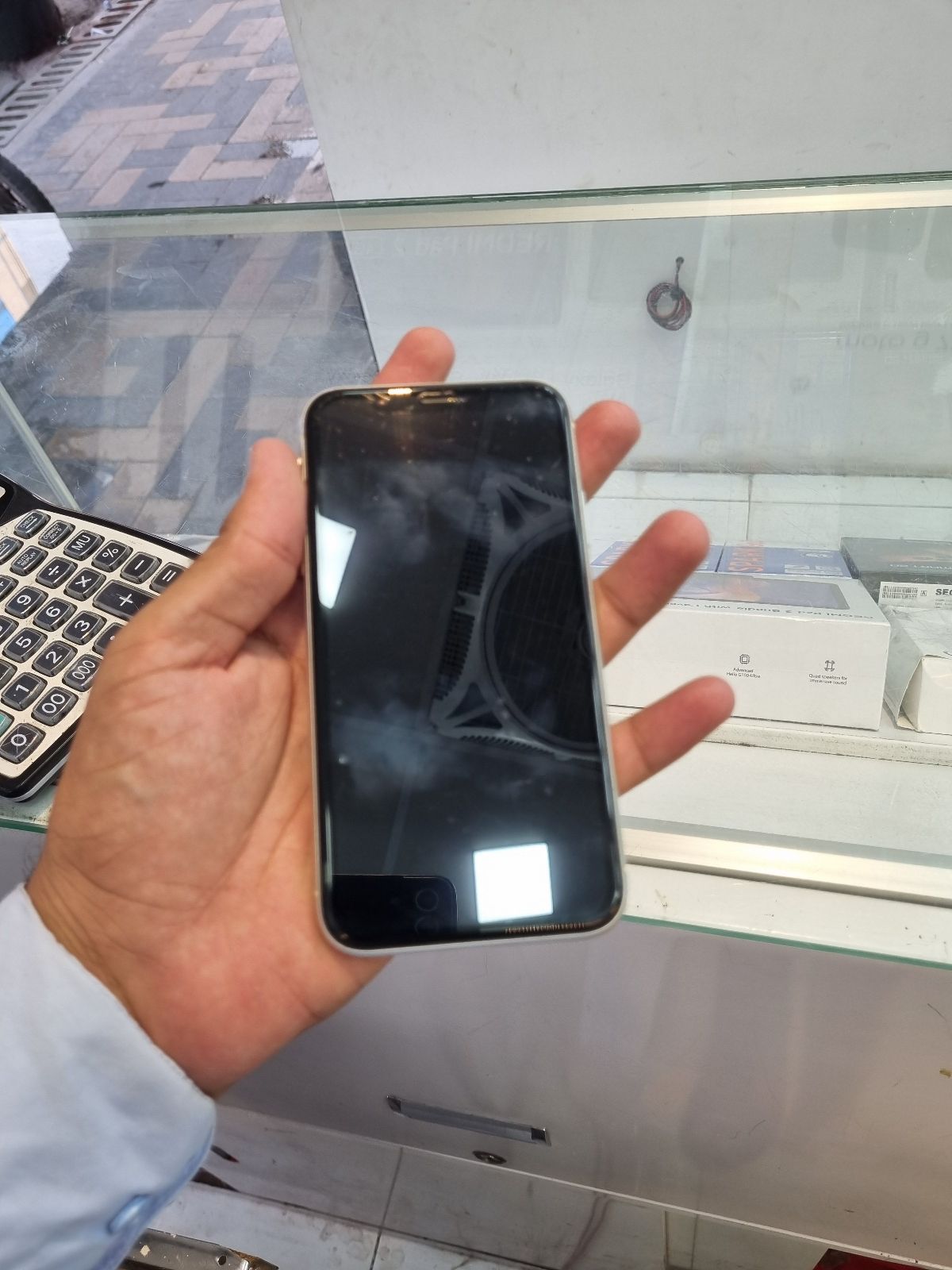 iPhone 11 · 128GB - photo 4