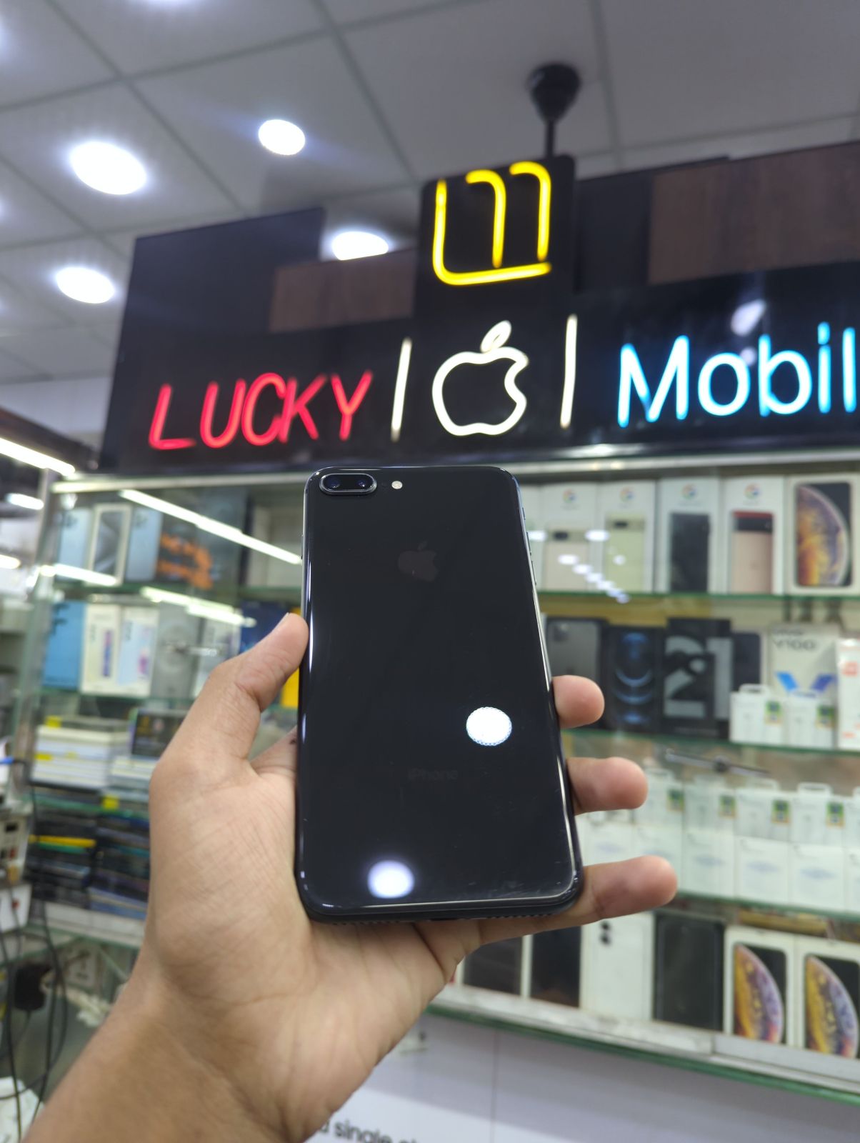 iPhone 8 Plus · 256GB - photo 1