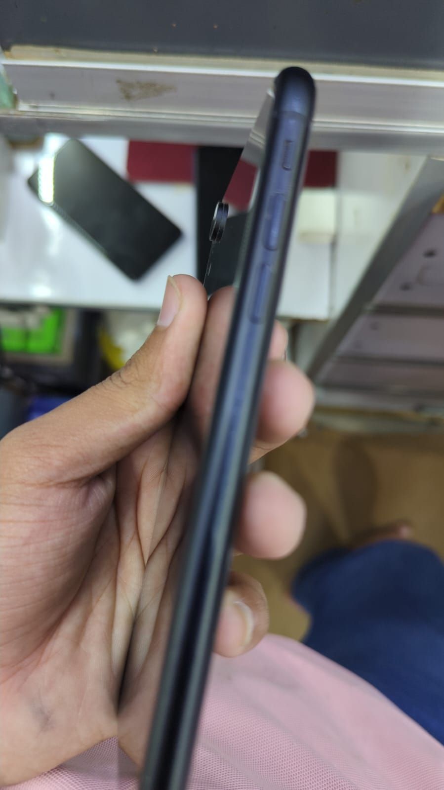 iPhone XR · 256GB - photo 3