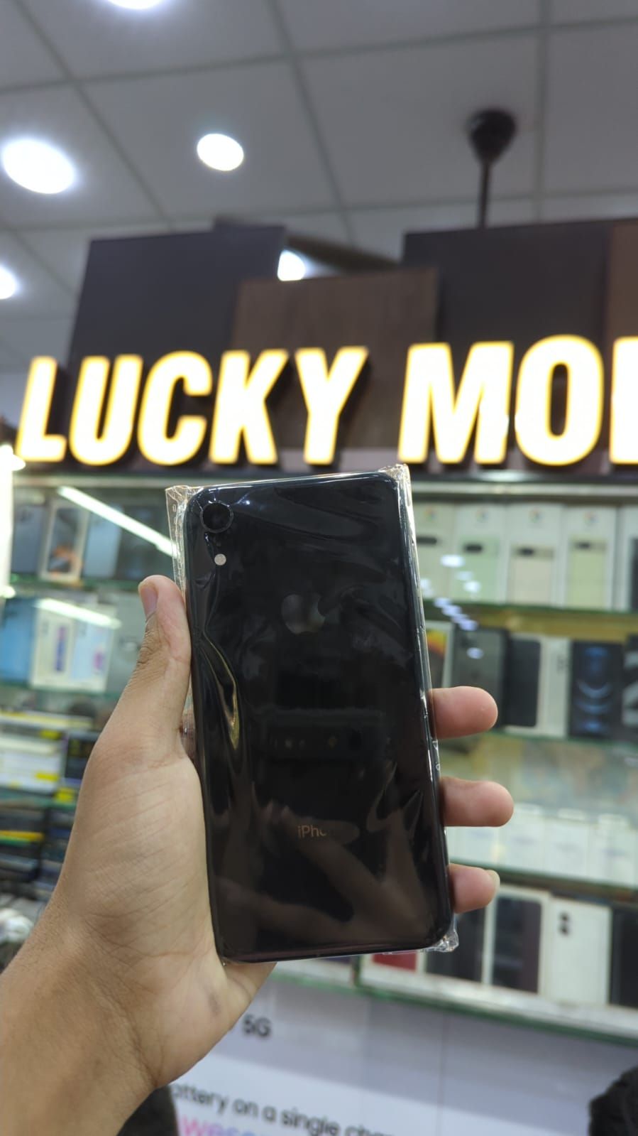 iPhone XR · 256GB - photo 1
