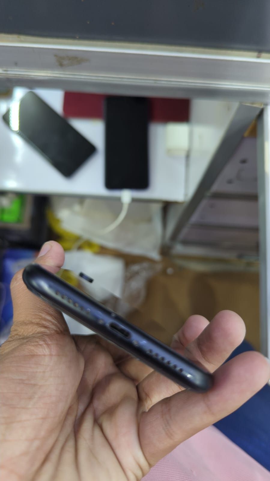 iPhone XR · 256GB - photo 2