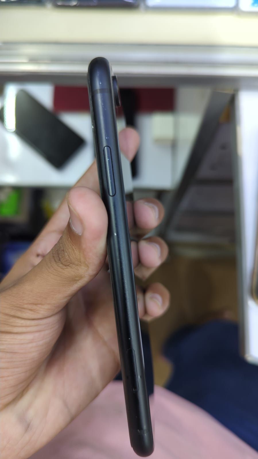 iPhone XR · 256GB - photo 4