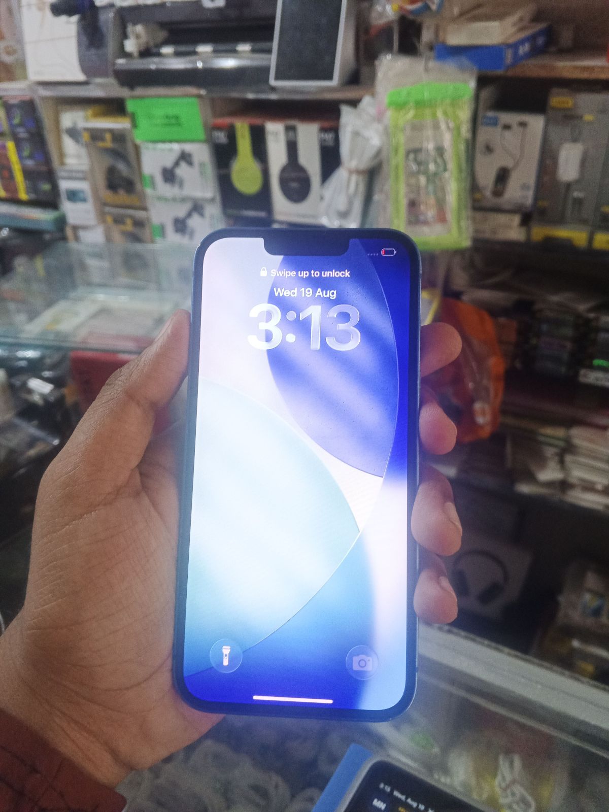 iPhone 13 · 128GB - photo 3