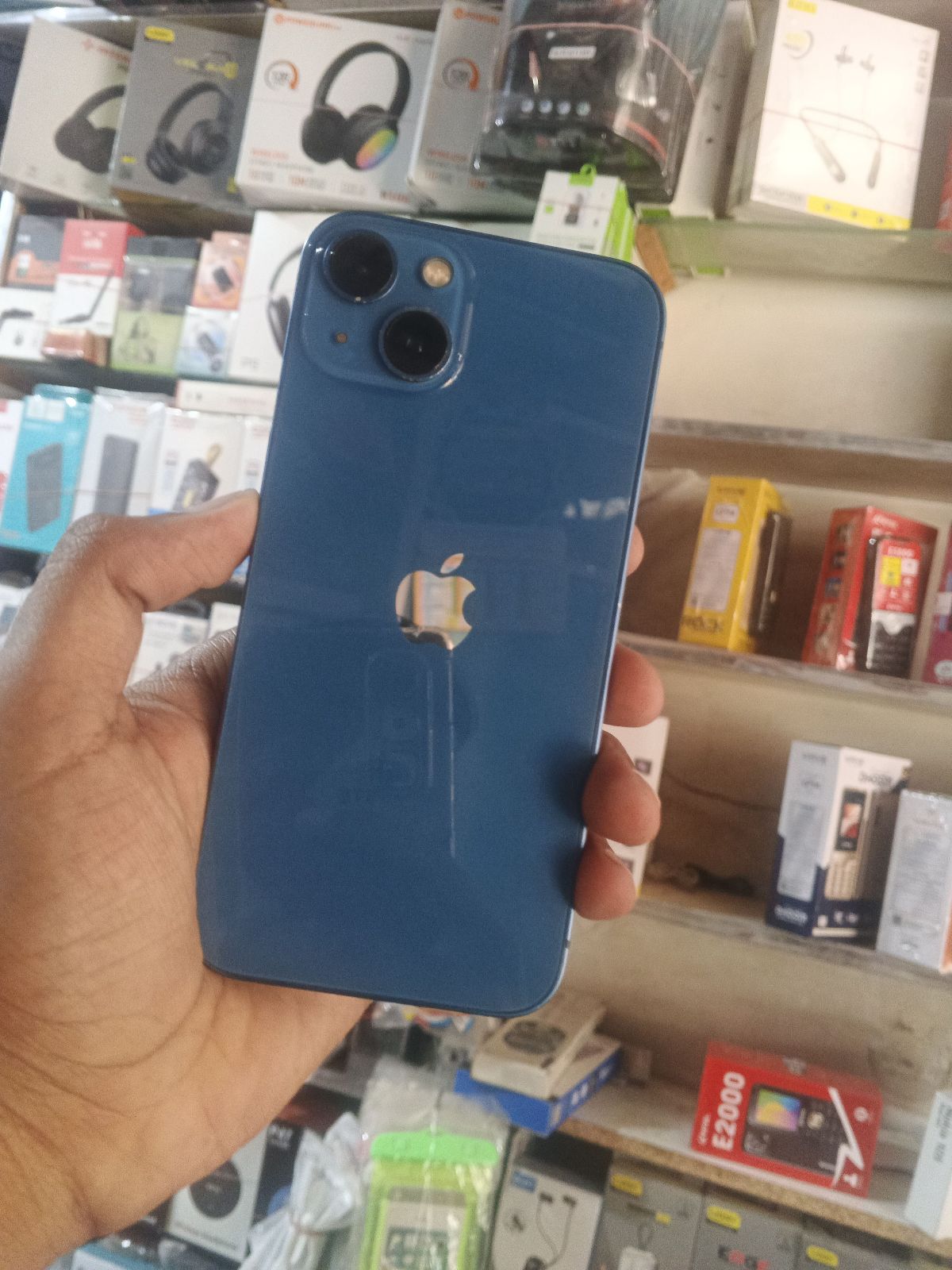 iPhone 13 · 128GB - photo 1