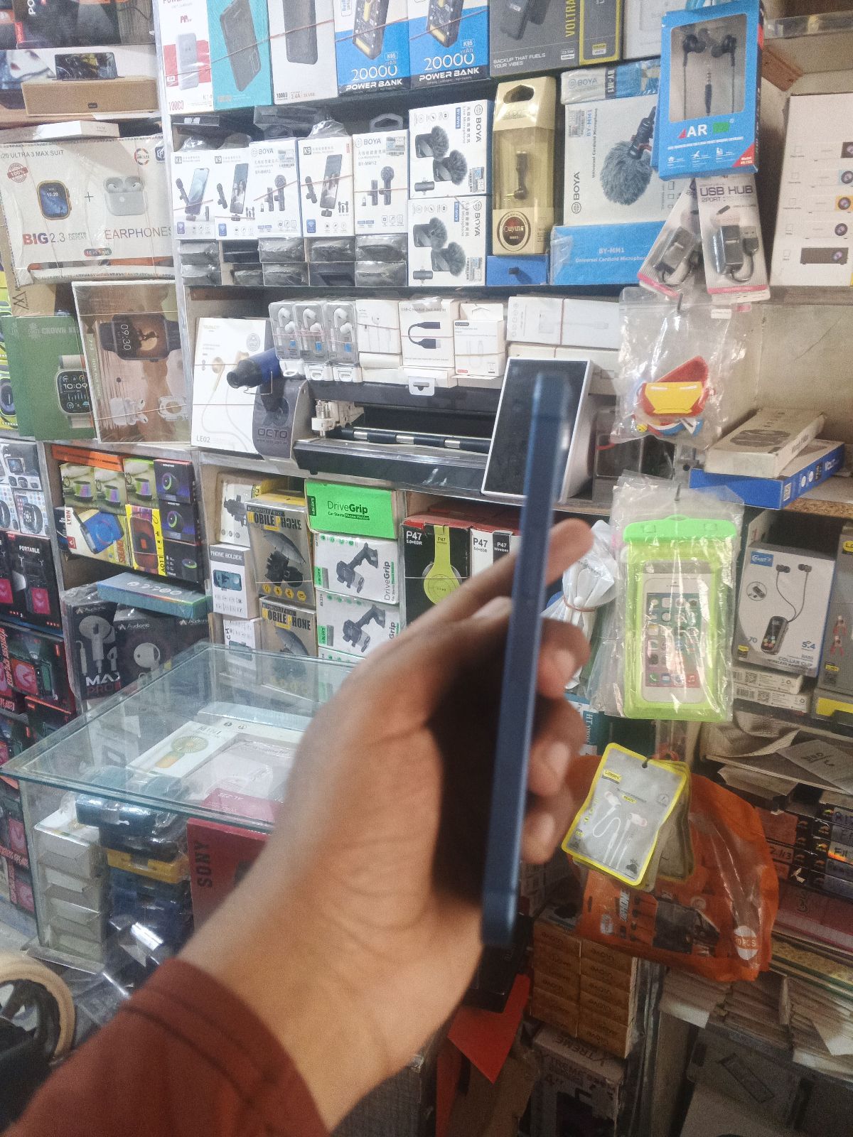 iPhone 13 · 128GB - photo 2